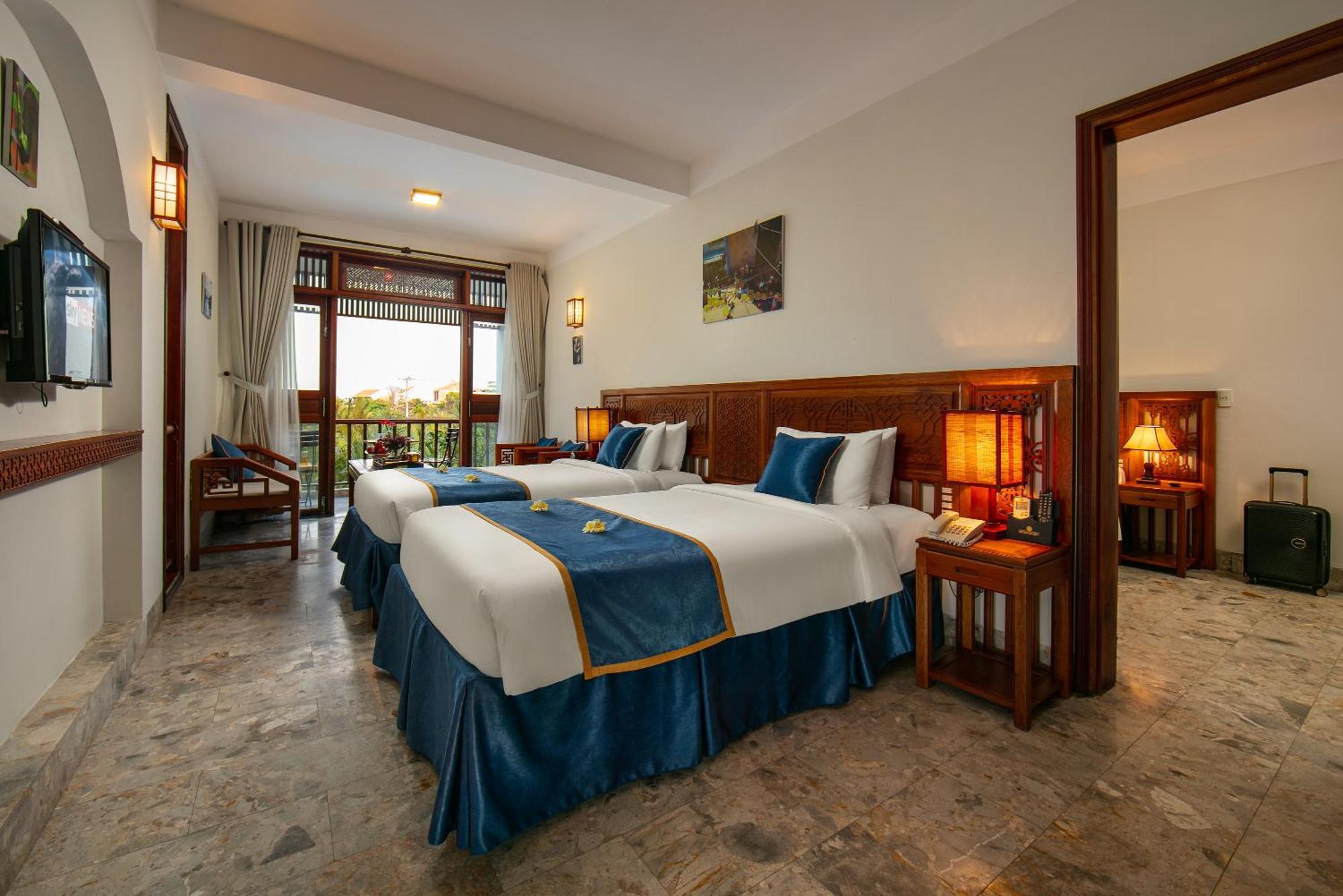 Couette-café Riverside & 4*